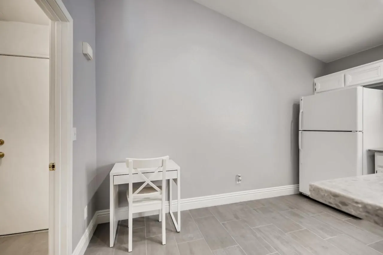 Luxurious House With A Pool, Spa, And Patio, Sleeps 6 Comfortably Las Vegas Holiday home