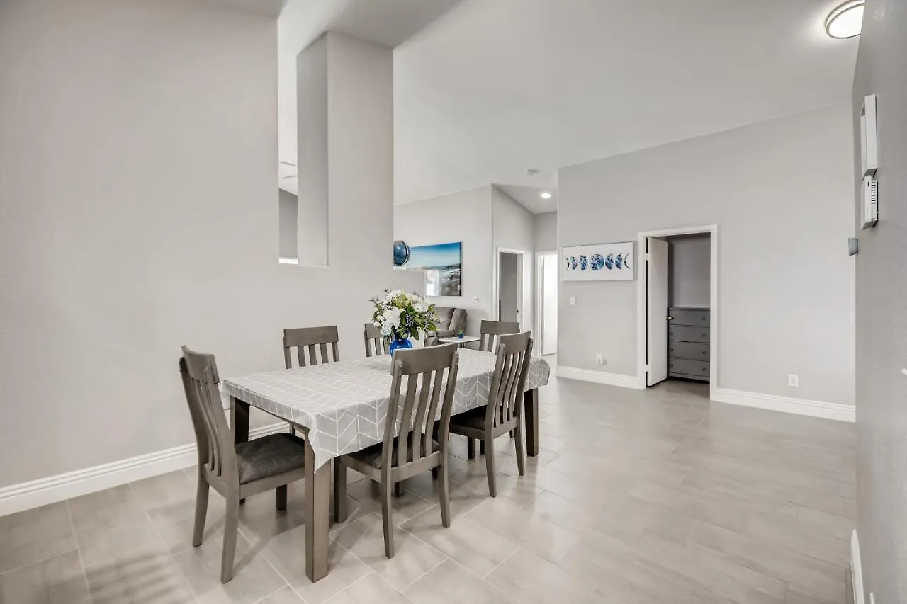 Luxurious House With A Pool, Spa, And Patio, Sleeps 6 Comfortably Las Vegas United States