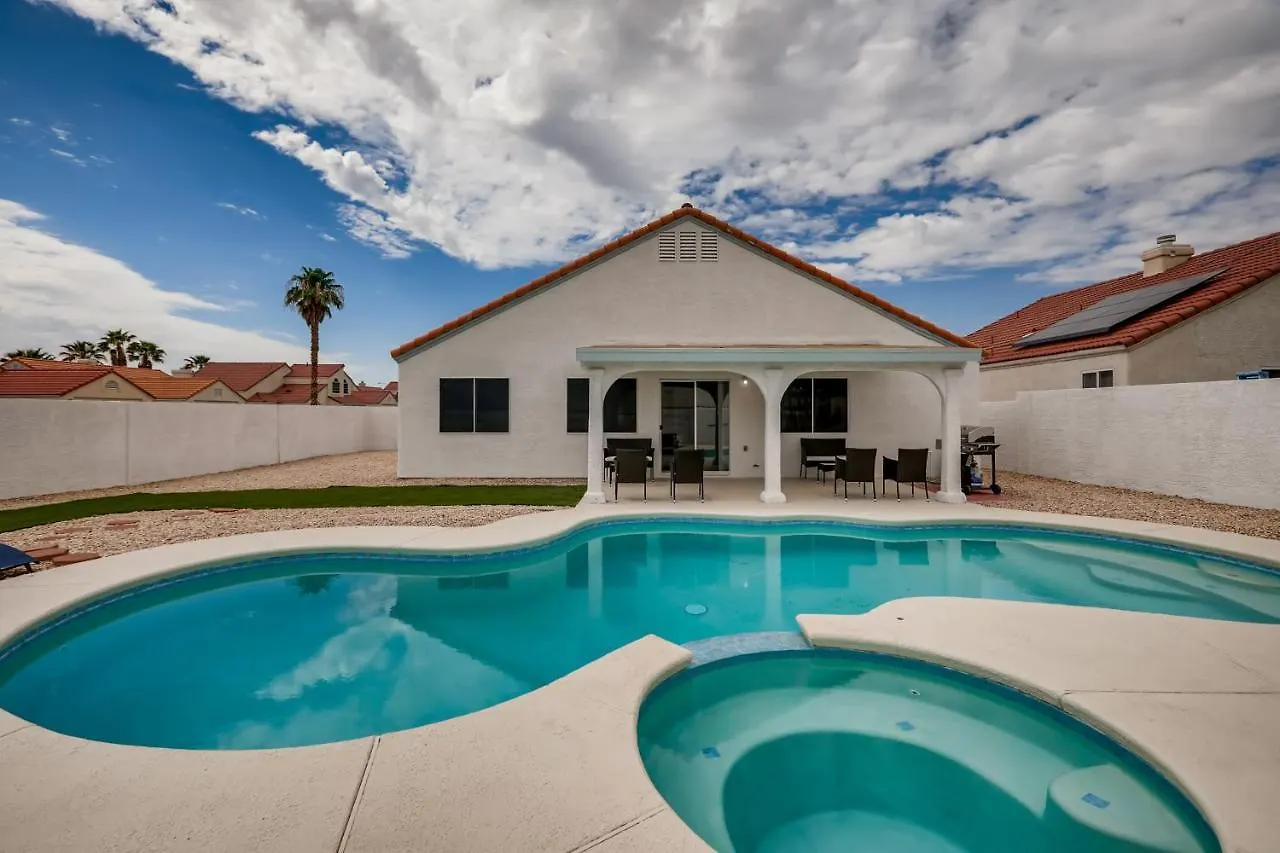 Luxurious House With A Pool, Spa, And Patio, Sleeps 6 Comfortably Las Vegas