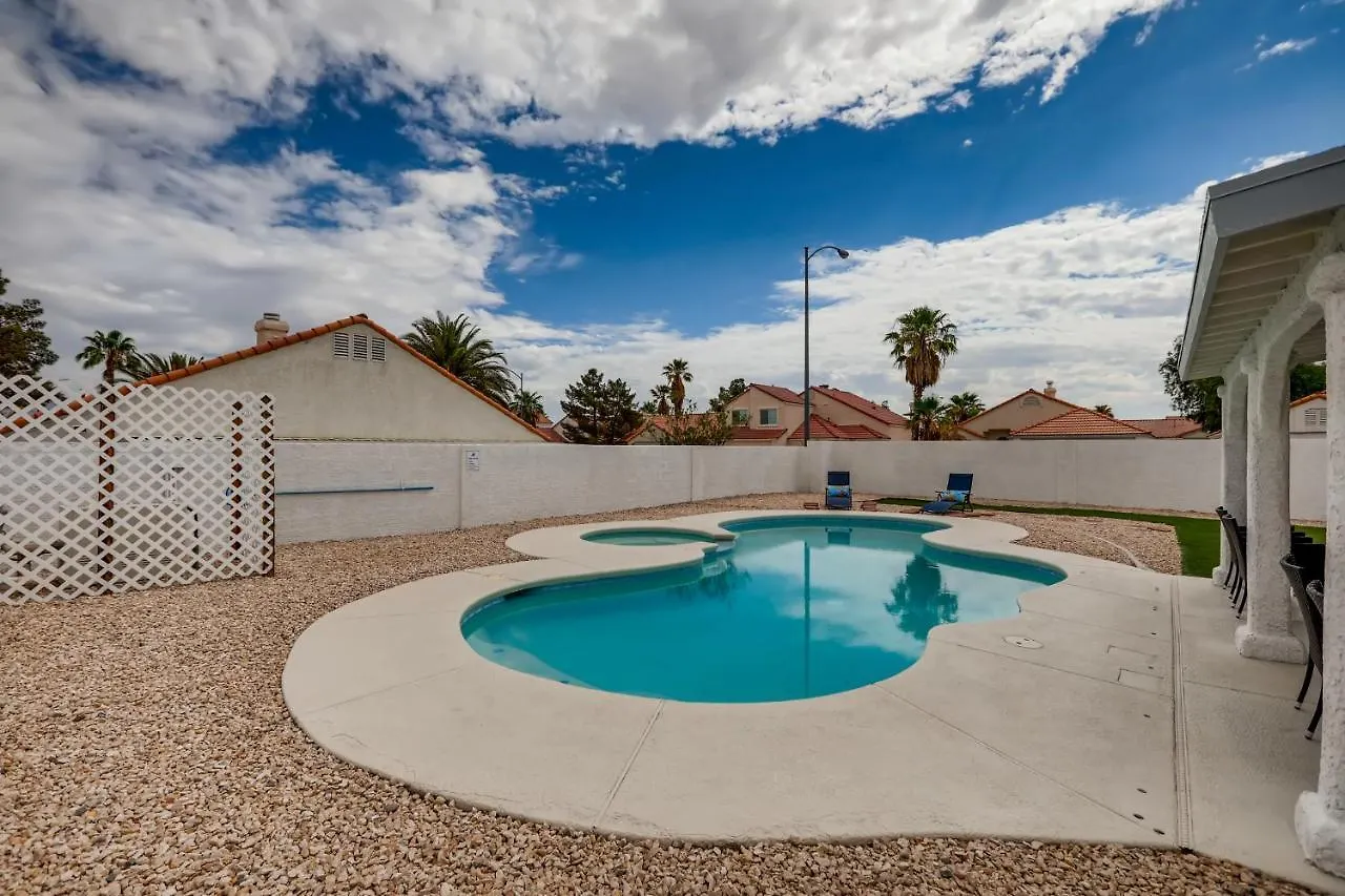 Holiday home Luxurious House With A Pool, Spa, And Patio, Sleeps 6 Comfortably Las Vegas