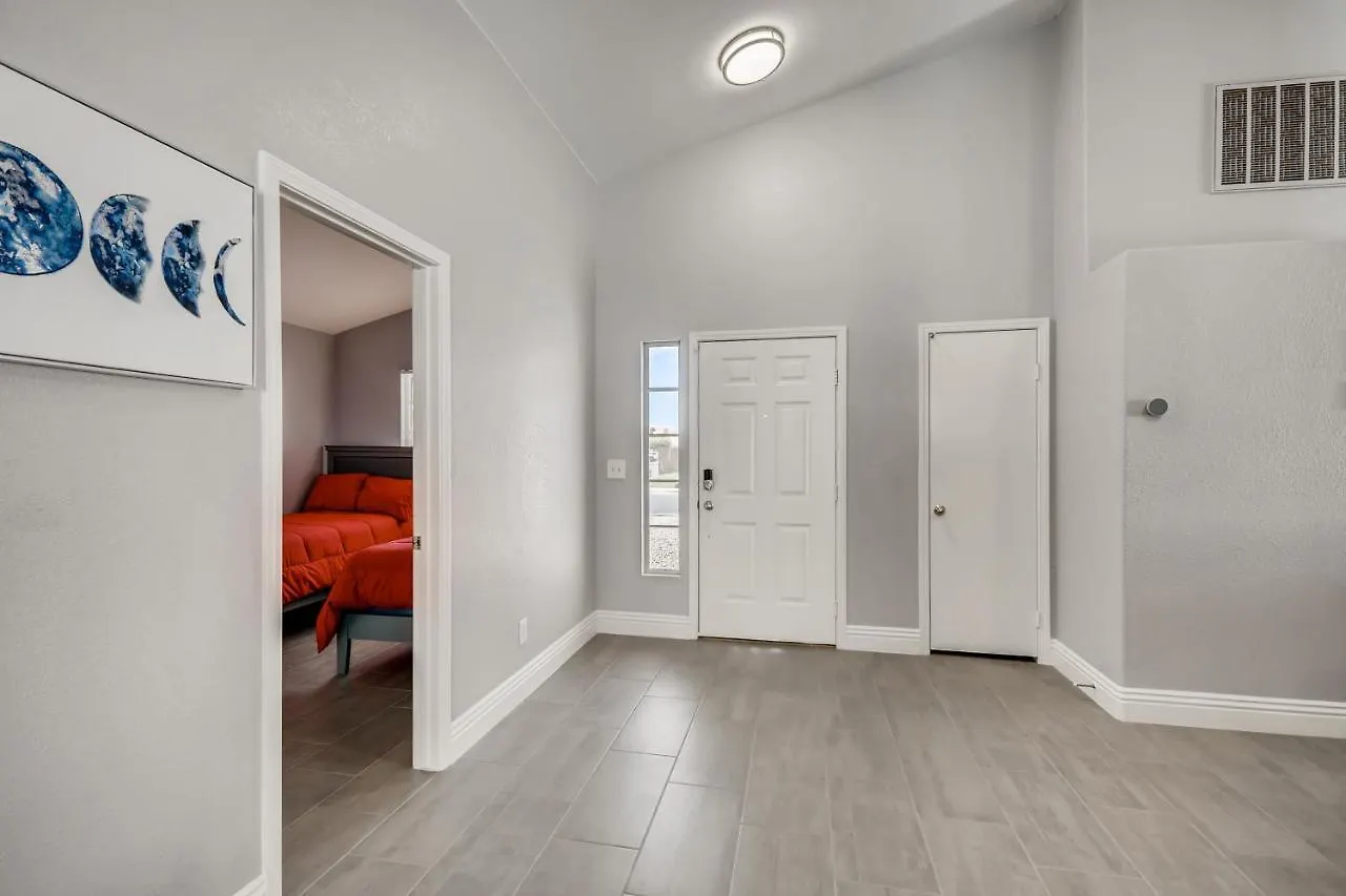 Luxurious House With A Pool, Spa, And Patio, Sleeps 6 Comfortably Las Vegas United States